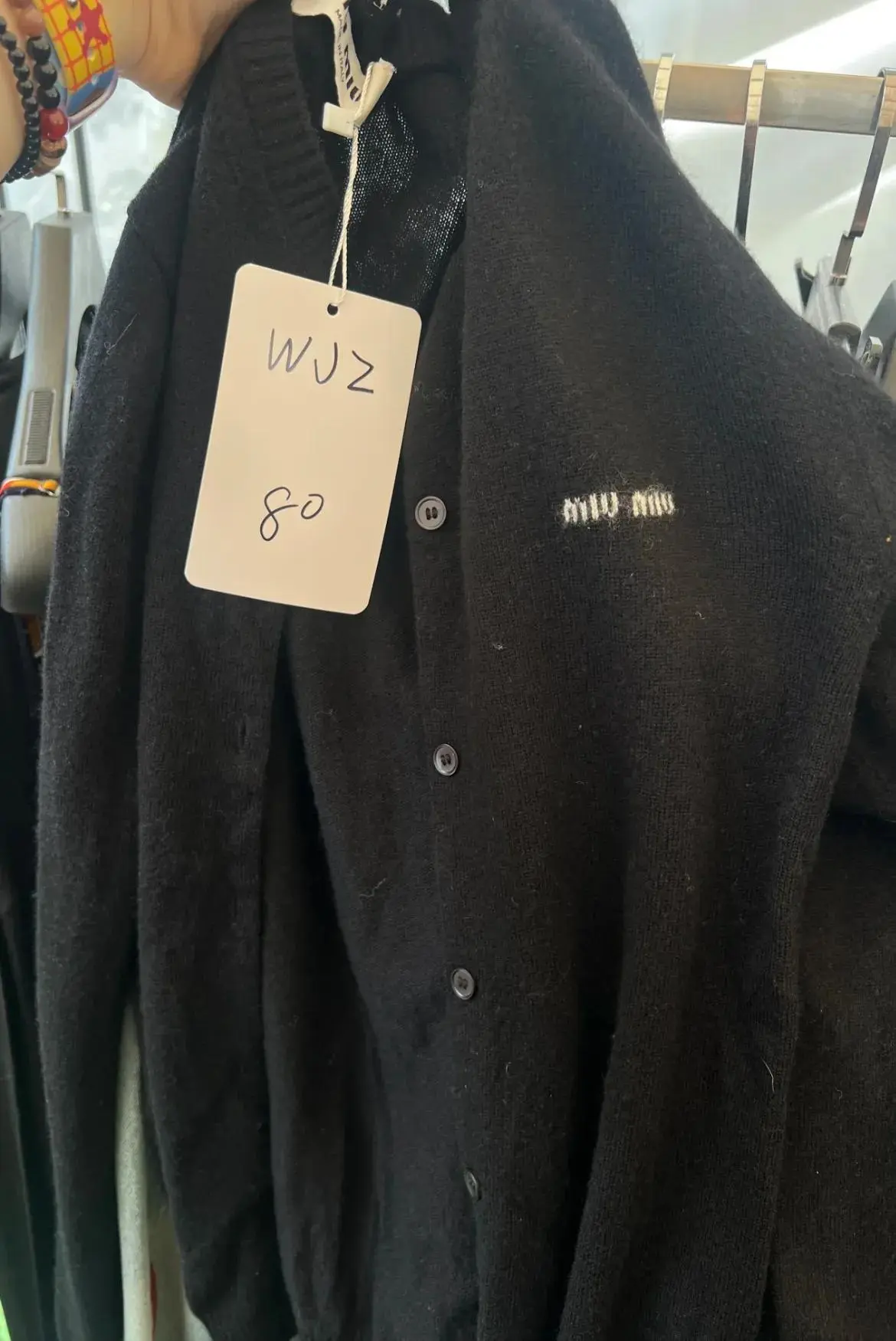 图7：“黑魔仙”刘美含公开致歉：承认假货问题，承诺全面整改