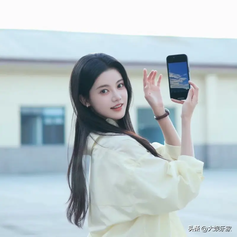 图1：美女修修脸？孙珍妮的脸变了上热搜！陷整容争议本人回应了！