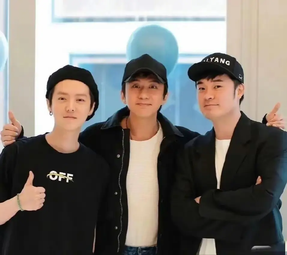 图13：鹿晗关晓彤感情再引争议，女方并未卡点送祝福，七年之痒真来了？