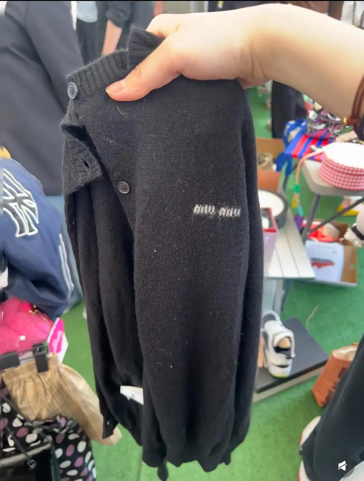 图8：“黑魔仙”刘美含公开致歉：承认假货问题，承诺全面整改