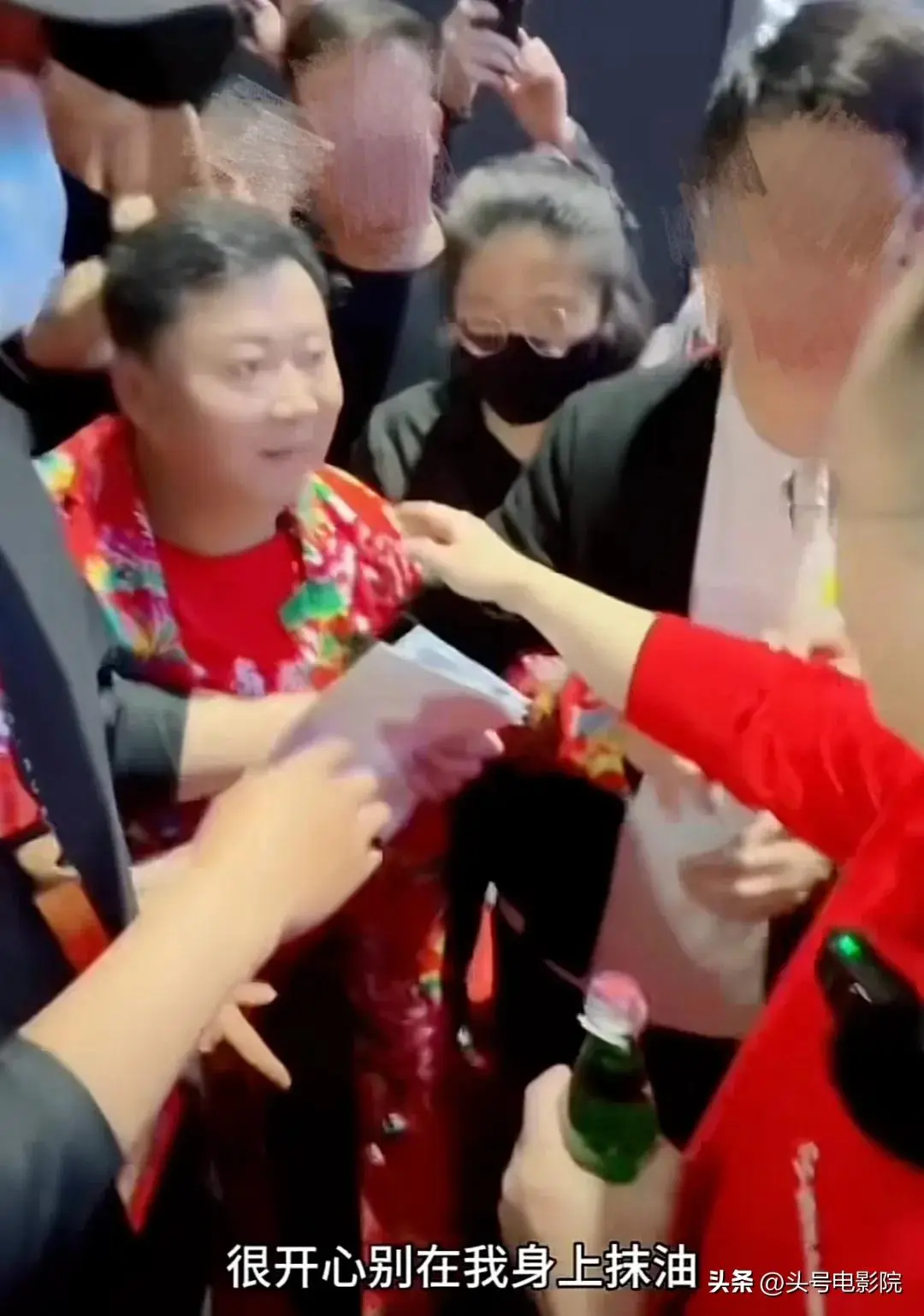 图19：周鸿祎见卤鹅哥，表面很亲民！和刘强东送外卖一对比，差距太大了