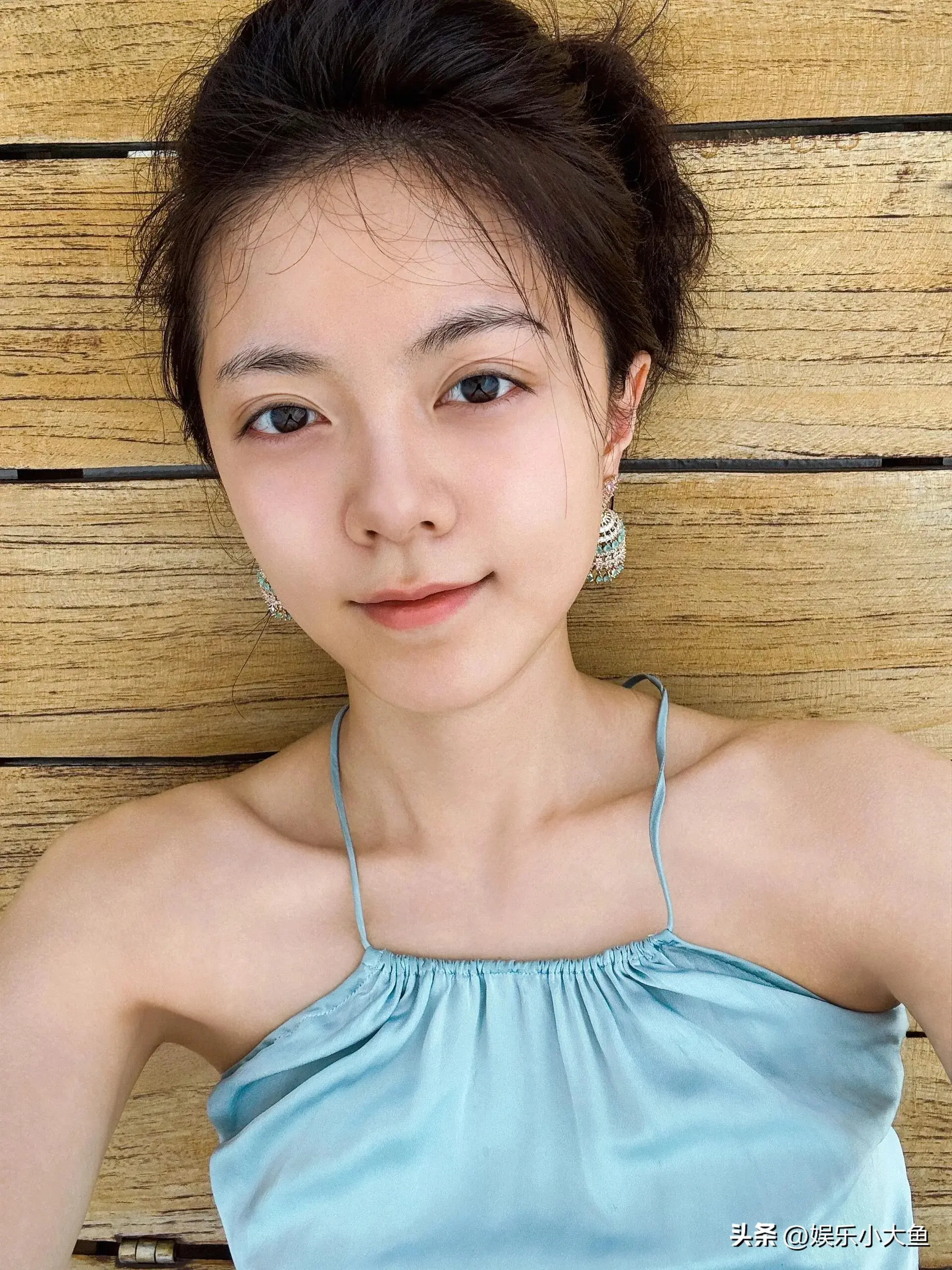 图0：赵今麦晒海边游玩照，暴瘦惊人！粉丝心疼：健康比什么都重要