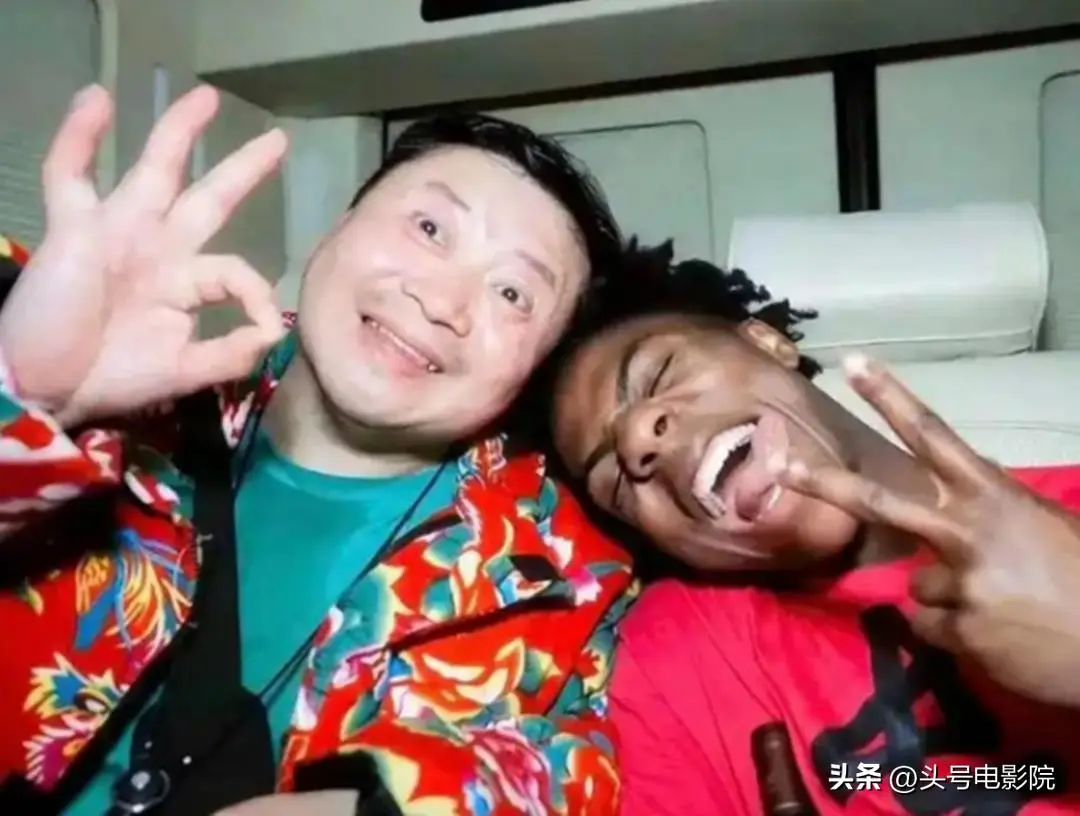 图2：周鸿祎见卤鹅哥，表面很亲民！和刘强东送外卖一对比，差距太大了