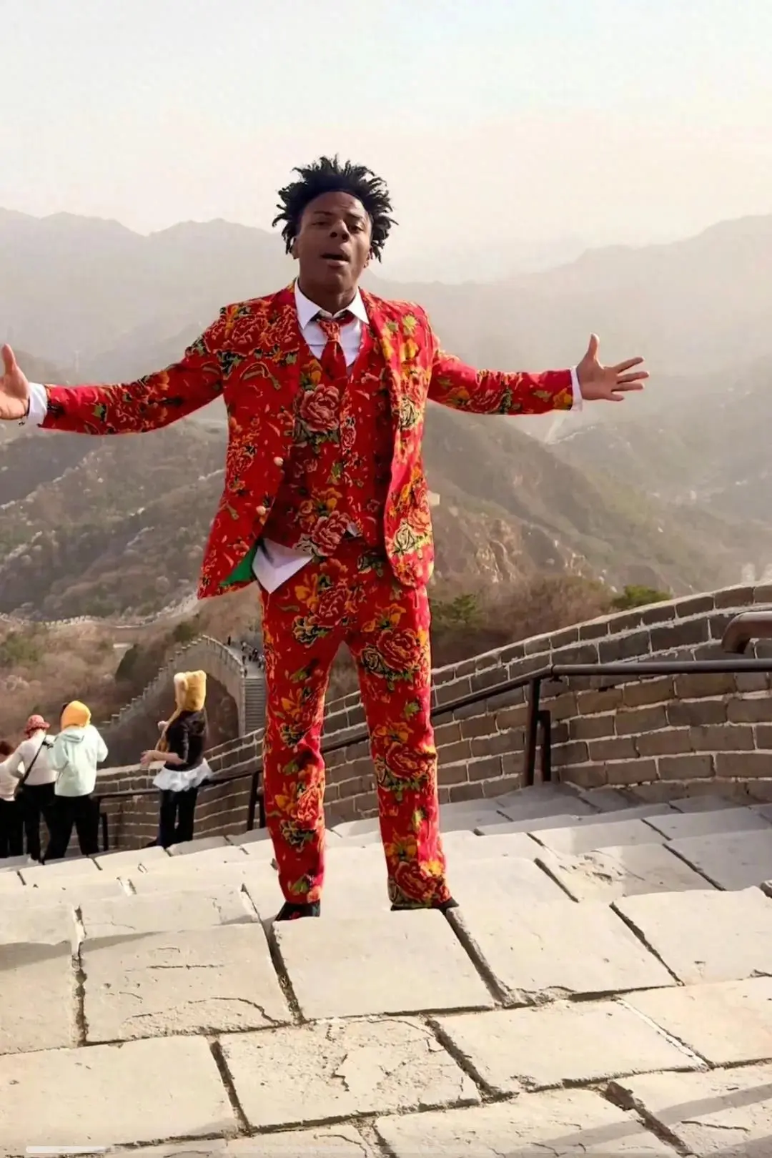 图0：“甲亢哥”频繁换女友，直播内容都是三俗，凭啥他能出圈？