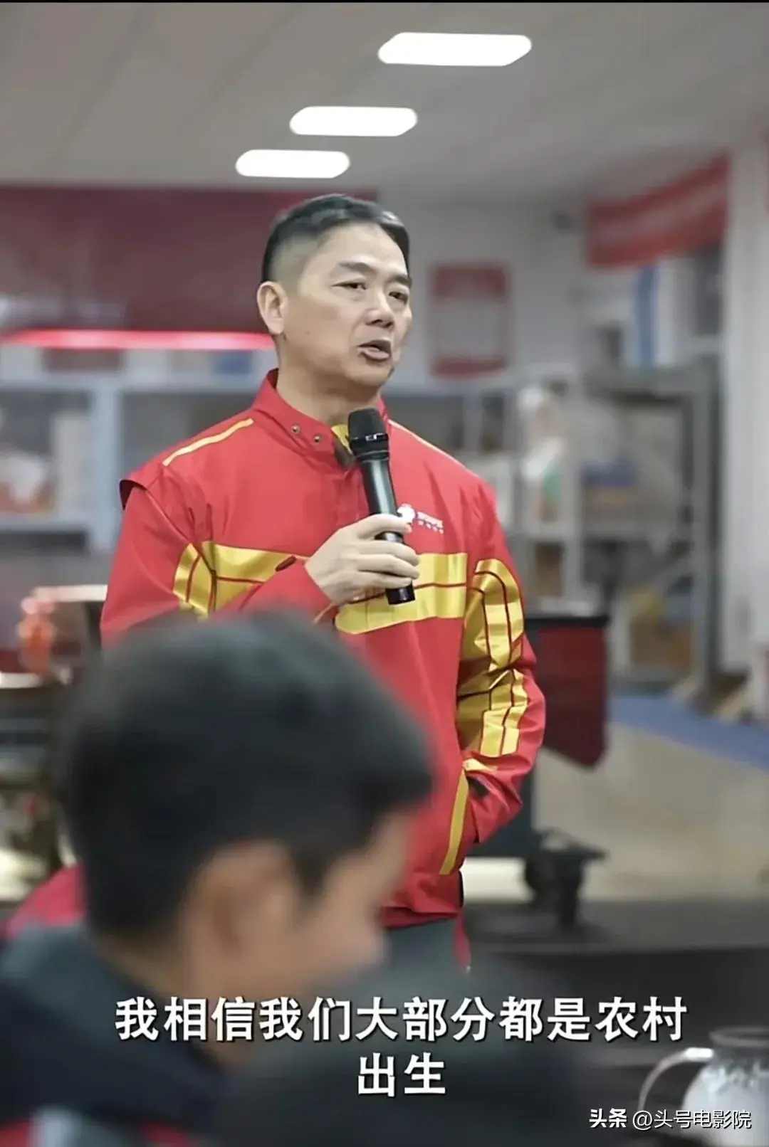 图30：周鸿祎见卤鹅哥，表面很亲民！和刘强东送外卖一对比，差距太大了