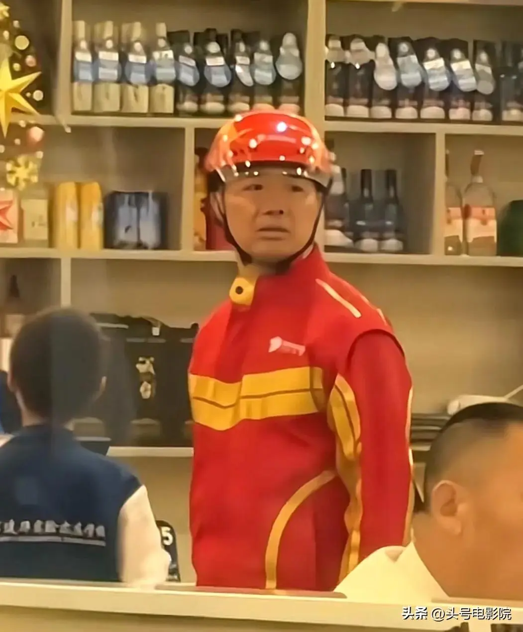 图24：周鸿祎见卤鹅哥，表面很亲民！和刘强东送外卖一对比，差距太大了