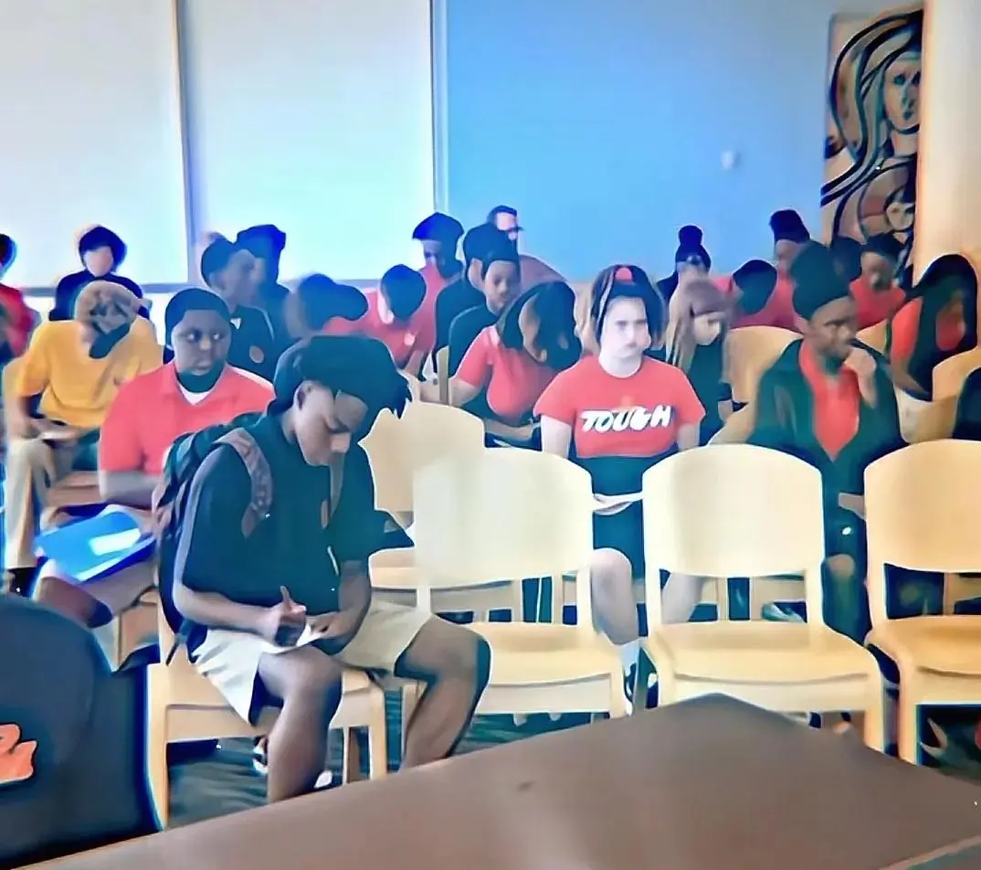 图5：“甲亢哥”频繁换女友，直播内容都是三俗，凭啥他能出圈？