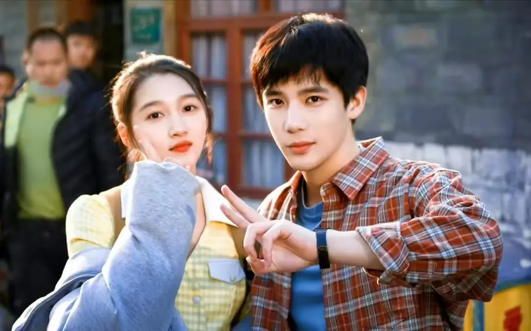 图2：鹿晗关晓彤感情再引争议，女方并未卡点送祝福，七年之痒真来了？