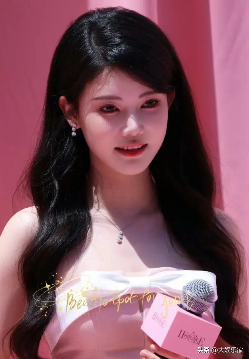 图2：美女修修脸？孙珍妮的脸变了上热搜！陷整容争议本人回应了！