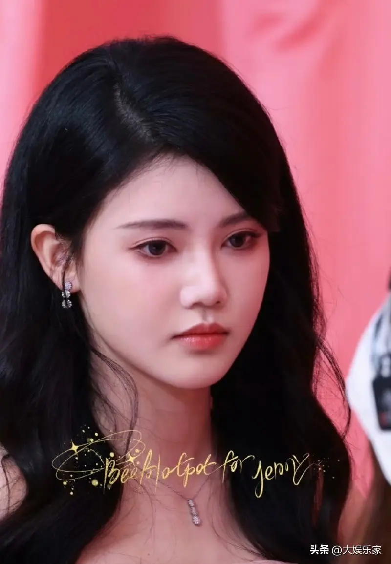 图4：美女修修脸？孙珍妮的脸变了上热搜！陷整容争议本人回应了！