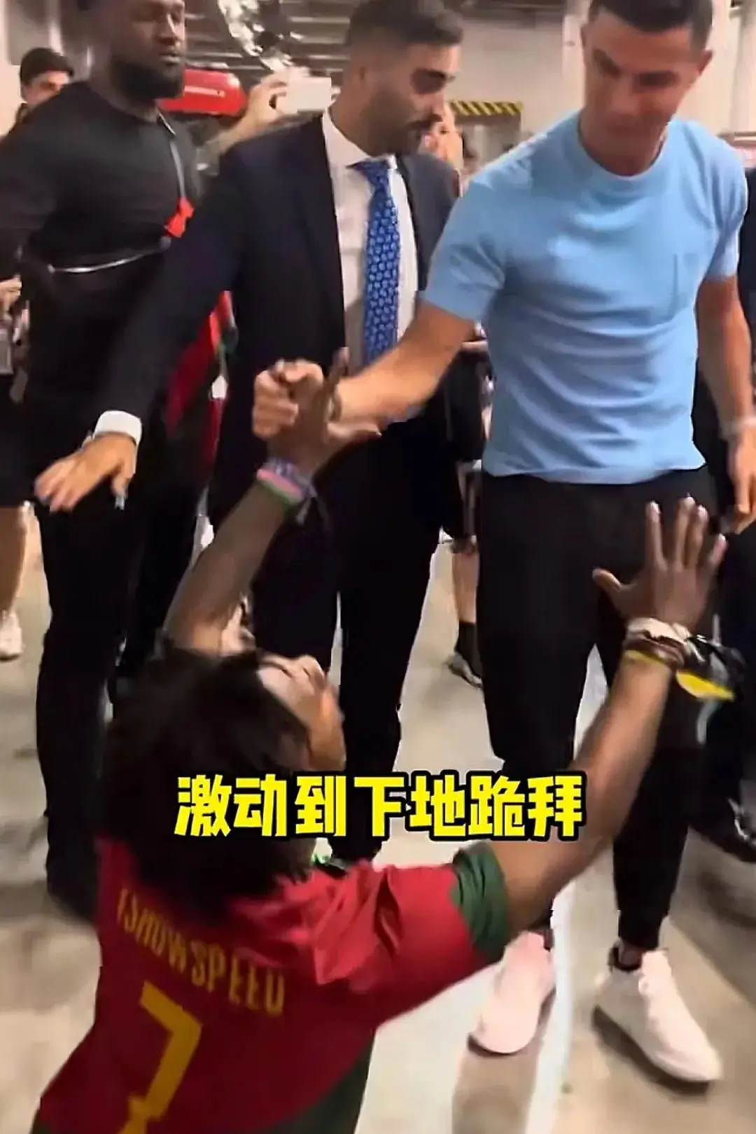 图17：“甲亢哥”频繁换女友，直播内容都是三俗，凭啥他能出圈？