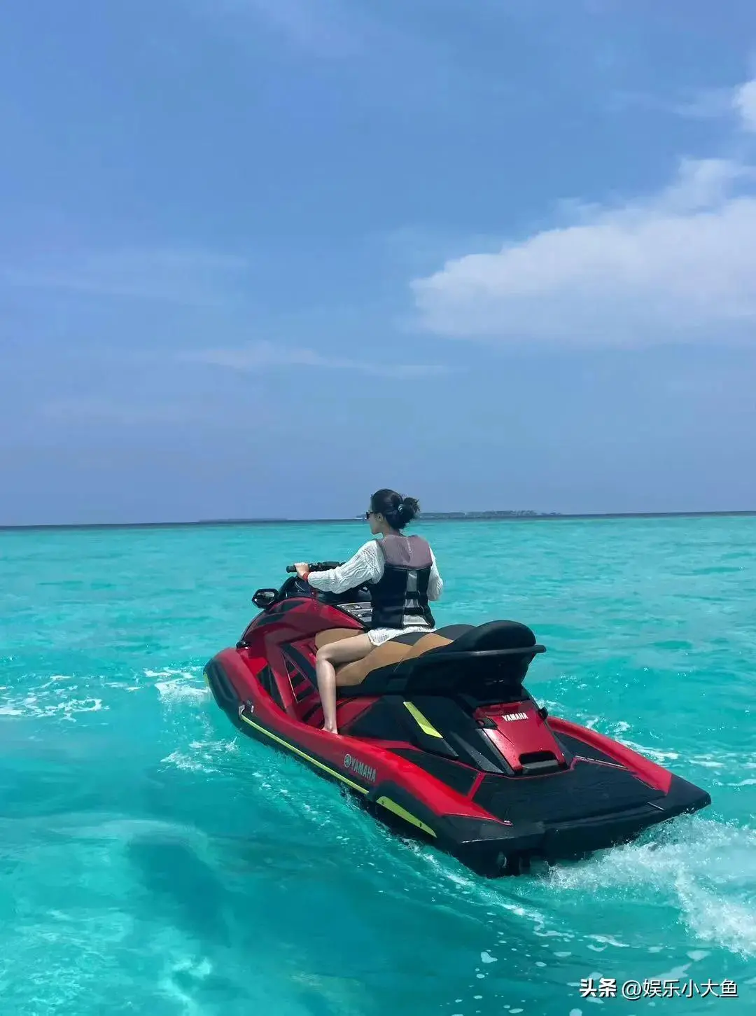 图5：赵今麦晒海边游玩照，暴瘦惊人！粉丝心疼：健康比什么都重要