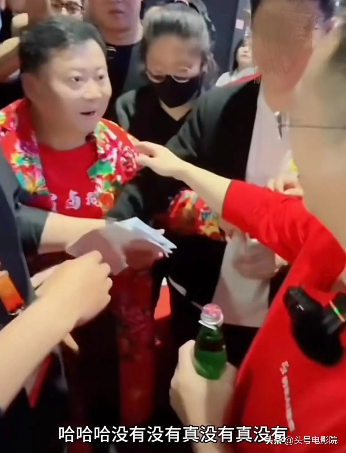 图15：周鸿祎见卤鹅哥，表面很亲民！和刘强东送外卖一对比，差距太大了