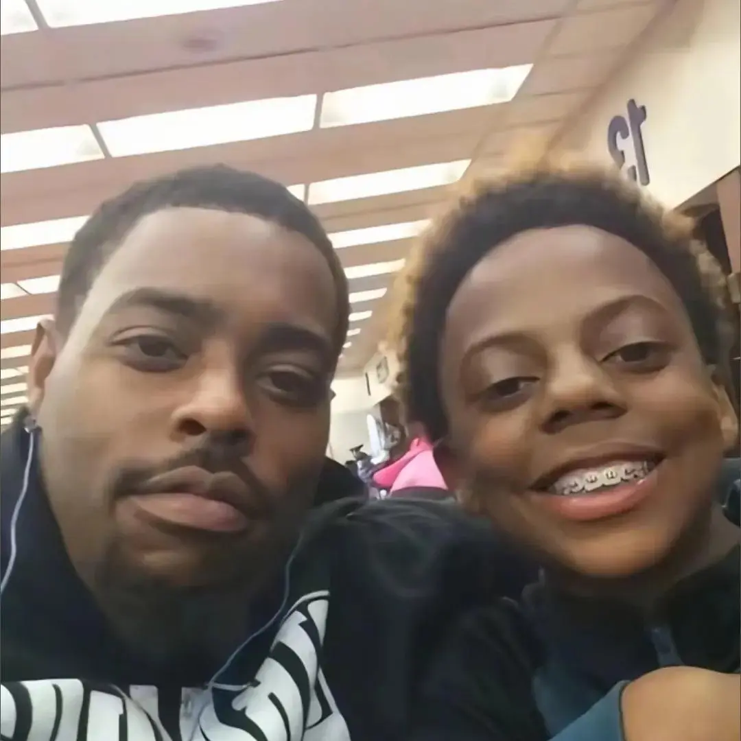 图2：“甲亢哥”频繁换女友，直播内容都是三俗，凭啥他能出圈？