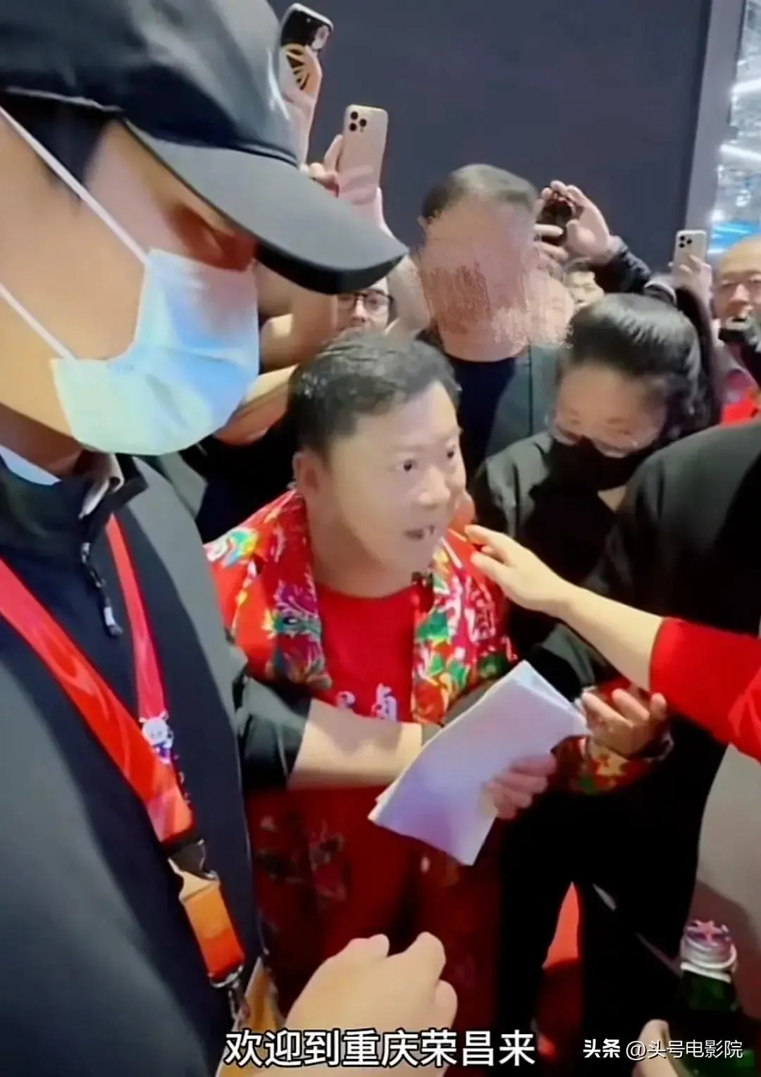 图16：周鸿祎见卤鹅哥，表面很亲民！和刘强东送外卖一对比，差距太大了