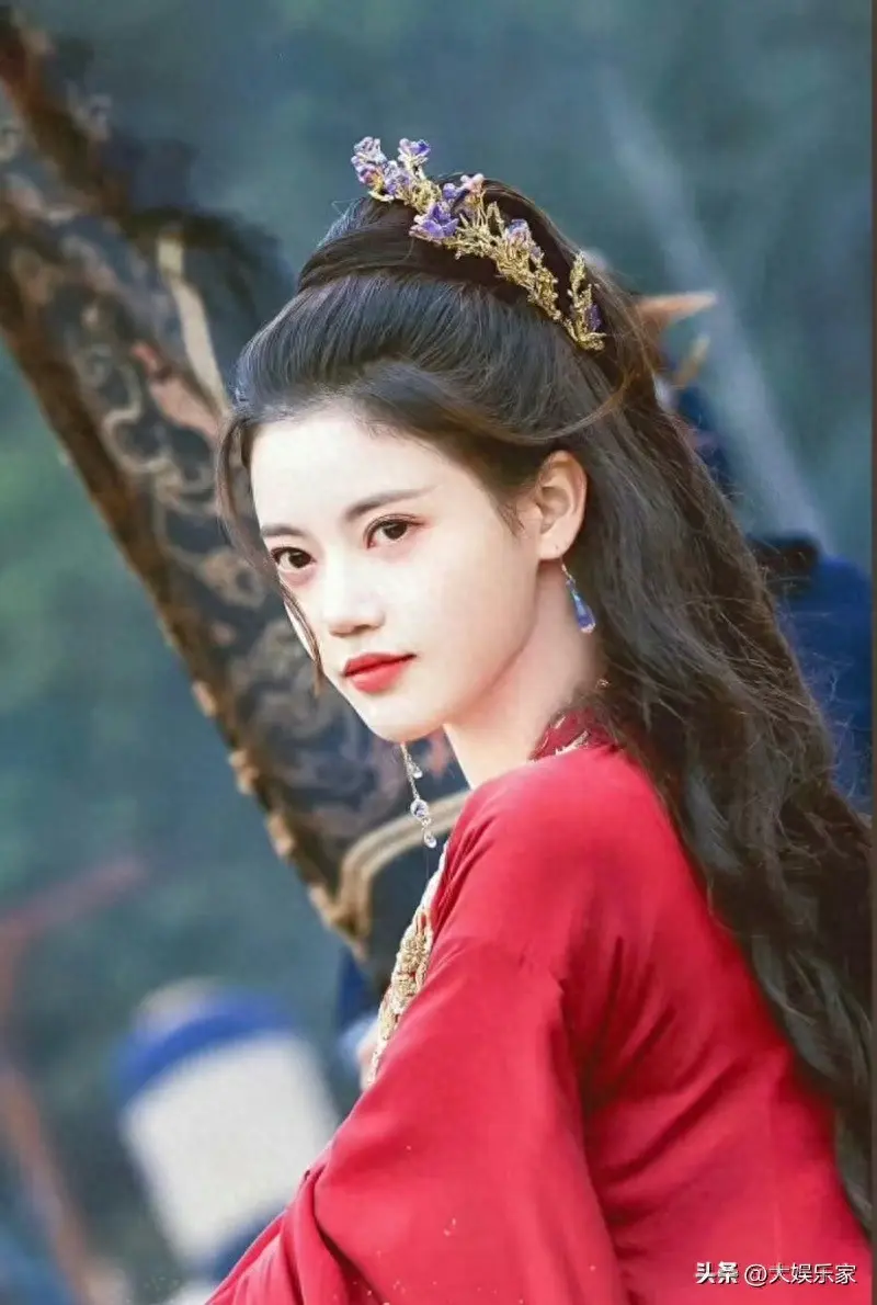 图0：美女修修脸？孙珍妮的脸变了上热搜！陷整容争议本人回应了！