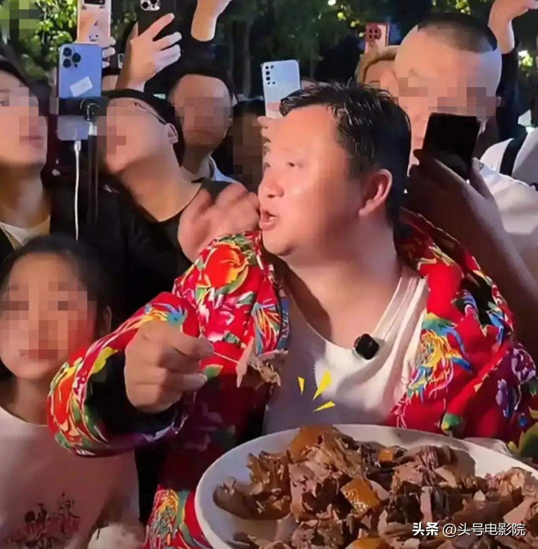 图3：周鸿祎见卤鹅哥，表面很亲民！和刘强东送外卖一对比，差距太大了