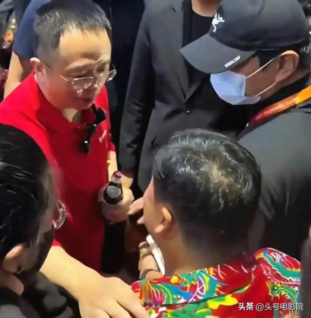 图0：周鸿祎见卤鹅哥，表面很亲民！和刘强东送外卖一对比，差距太大了