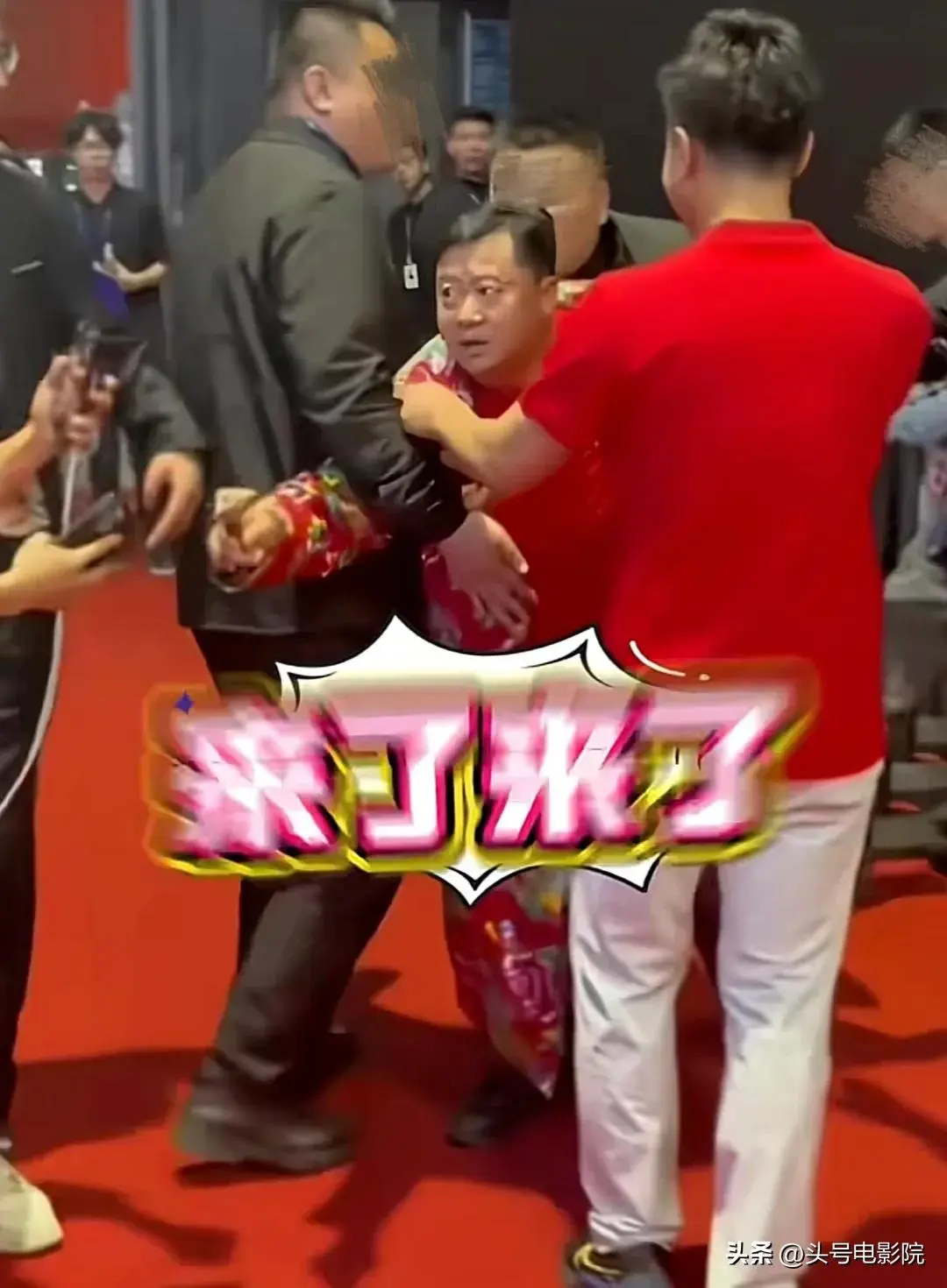 图9：周鸿祎见卤鹅哥，表面很亲民！和刘强东送外卖一对比，差距太大了