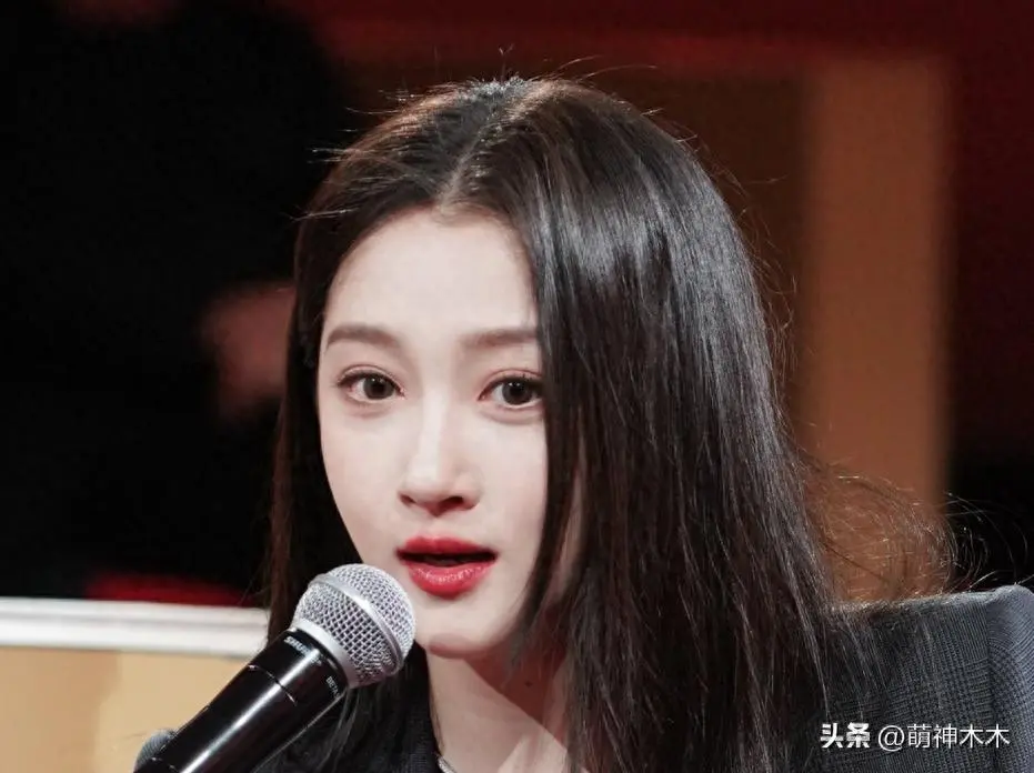 图0：鹿晗关晓彤被曝分手内幕：男方逼婚遭拒，女方家人态度成导火索