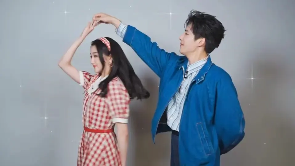 图1：鹿晗关晓彤感情再引争议，女方并未卡点送祝福，七年之痒真来了？