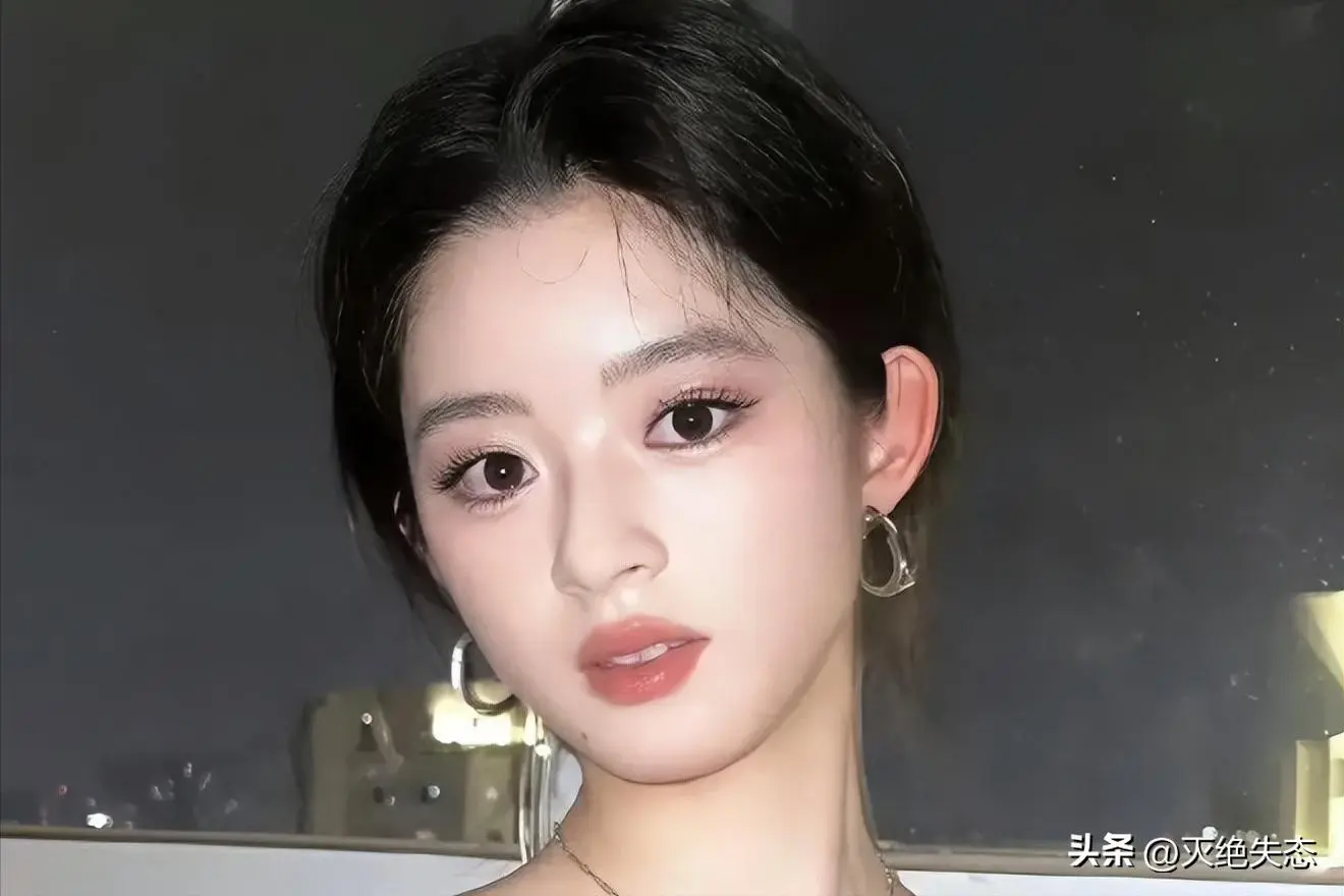 图22：拔出萝卜带出泥！黄杨钿甜天价耳环遭“开户”，竟意外牵连赵丽颖