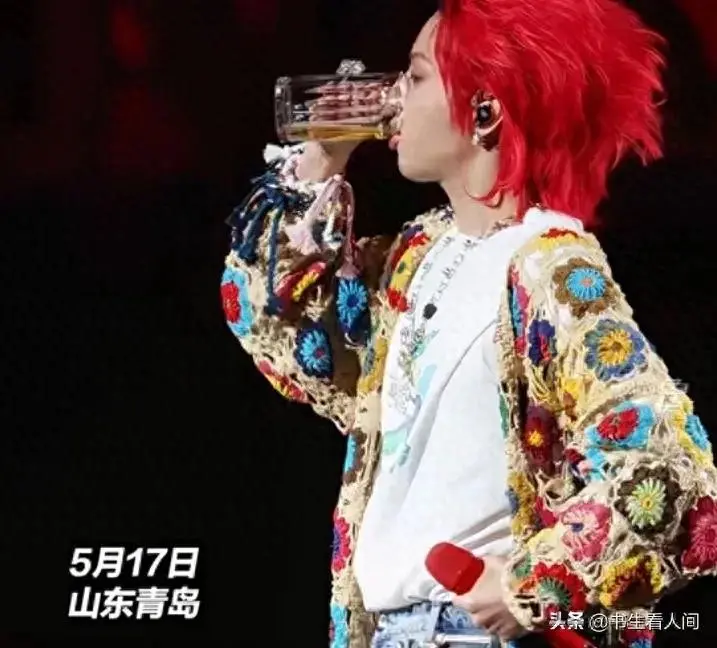 图0：华晨宇青岛演唱会上喝啤酒吃烤串，一句“我干了”引爆全场！