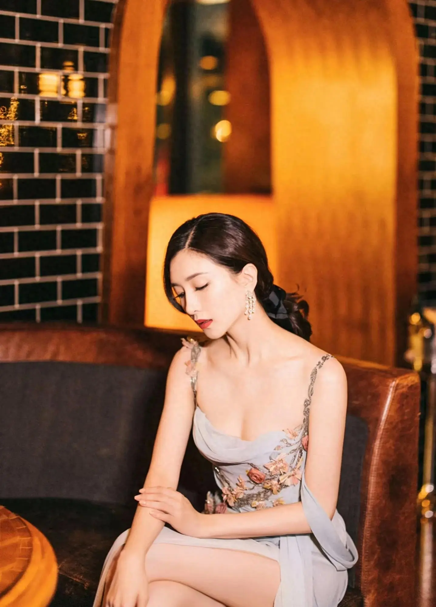 图0：江疏影方用“呵呵”回应私生子传闻，加剧误解与舆论争议