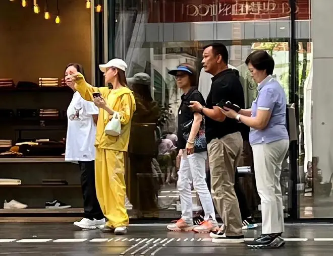 图8：窦骁卡点为何超莲庆生，却超一分钟没卡上网友：是hbd太难写了嘛