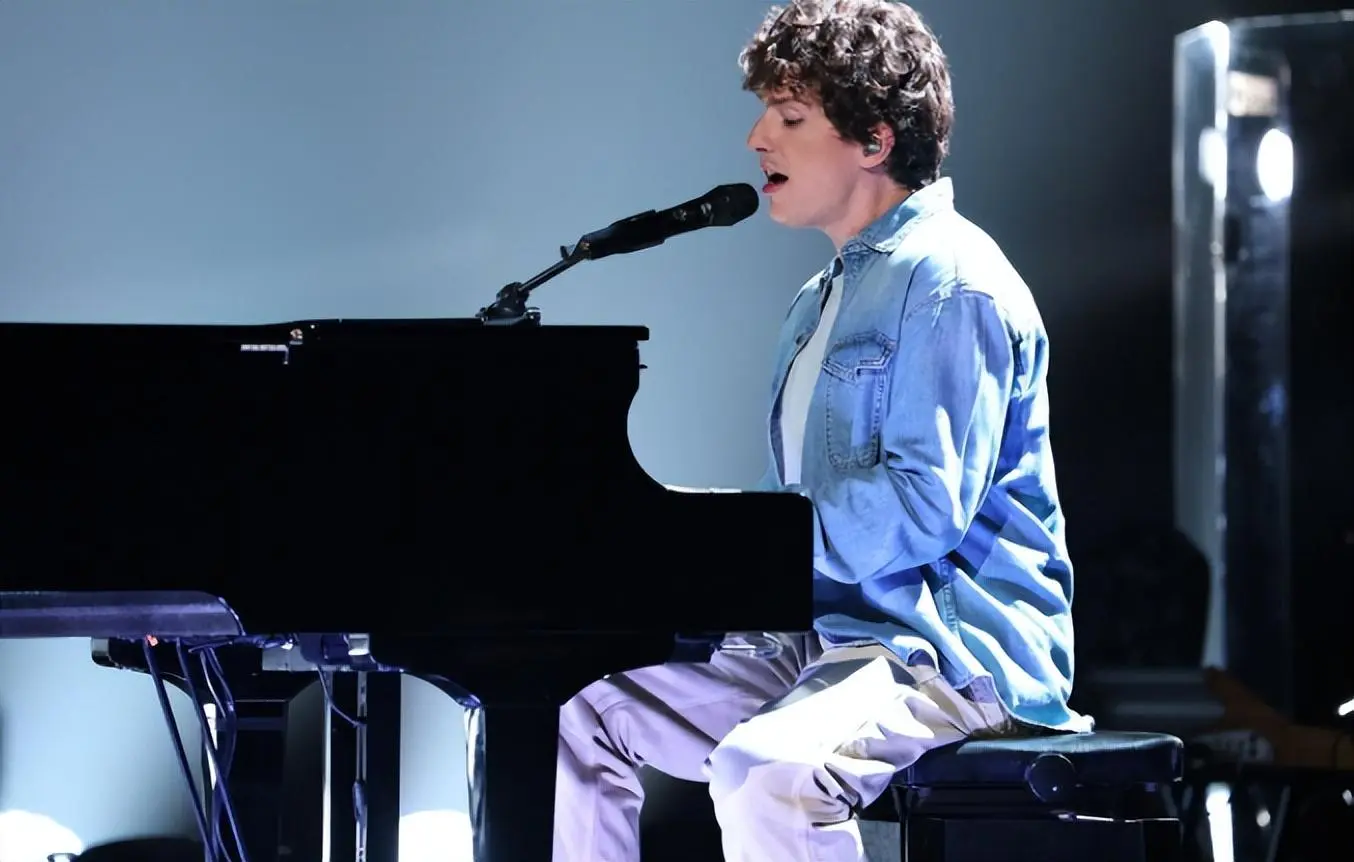 图3：《歌手2025》官宣断眉袭榜，将唱《Attention》和《See You Again》