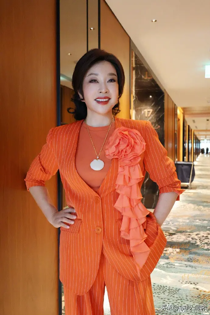 图12：刘晓庆遭实名举报偷税漏税，具体细节曝光，税务部门介入