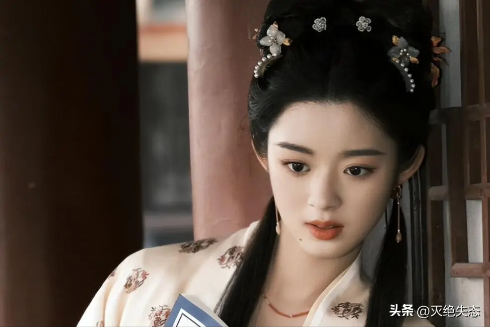 图15：拔出萝卜带出泥！黄杨钿甜天价耳环遭“开户”，竟意外牵连赵丽颖