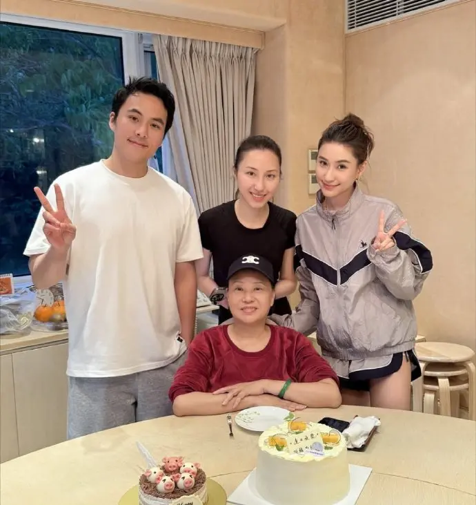 图11：窦骁卡点为何超莲庆生，却超一分钟没卡上网友：是hbd太难写了嘛