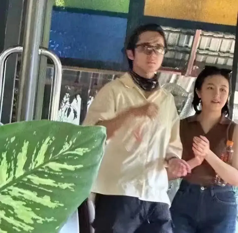 图8：张新成李兰迪疑分手！互删照片、女方评论区炸了，曾多次同框被拍