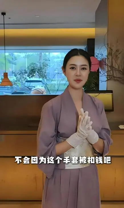 图2：前港姐冠军沦为餐厅小妹？于淼：切30个西瓜比等半年通告更有尊严