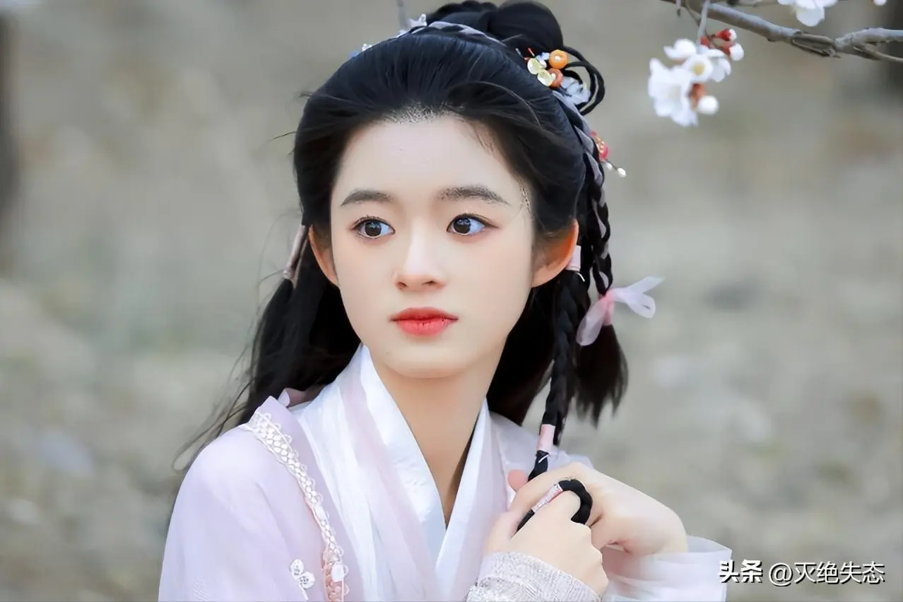 图7：拔出萝卜带出泥！黄杨钿甜天价耳环遭“开户”，竟意外牵连赵丽颖