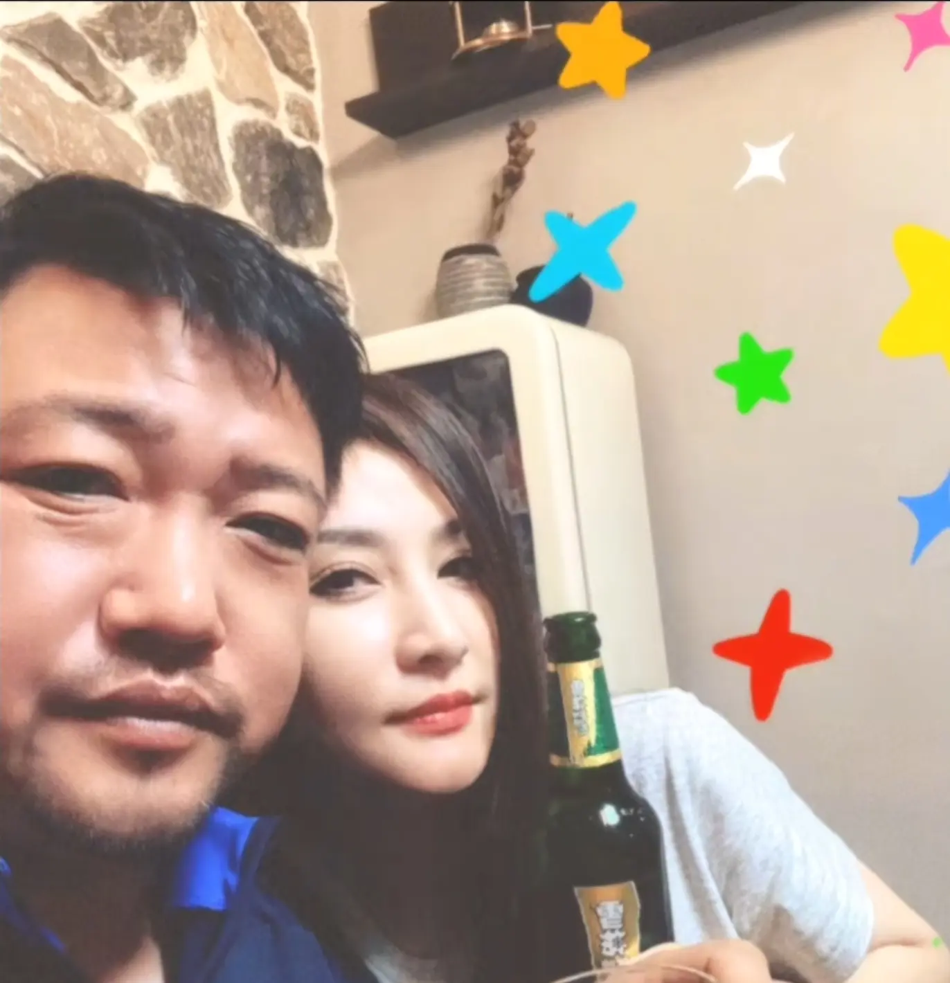 图4：贾冰减肥成功瘦到脱相！网友质疑打针用药，与娇妻合影像“父女”